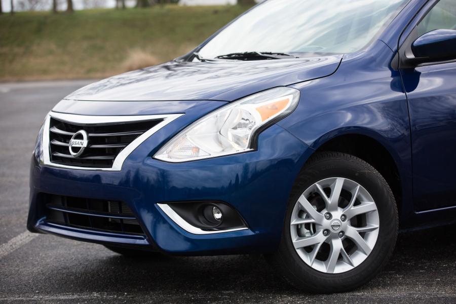 Детали экстерьера Nissan Versa SV Special Edition (B17) 2016 года  (NA) (фото 11 из 11)